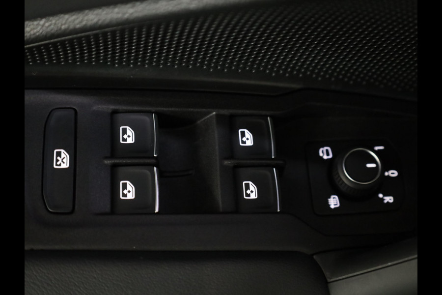 Volkswagen Tiguan 1.5 eHybrid R-Line Edition 204 pk Automaat (DSG) | Verlengde garantie | Navigatie | Panoramadak | Trekhaak (wegklapbaar) | Parkeersensoren (Park assist) | Rondomzicht camera | Black Style pakket | R-Line |
