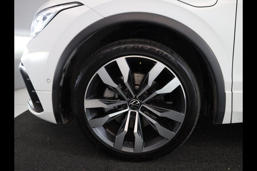 Volkswagen Tiguan 1.4 TSI eHybrid R-Line Business 245 pk Automaat (DSG) | Private lease vanaf €766 | Navigatie | Panoramadak | Park assist | Rondomzicht camera | Head-up display | Lederen bekleding | Elektr. voorstoelen met geheugen | R-Line |