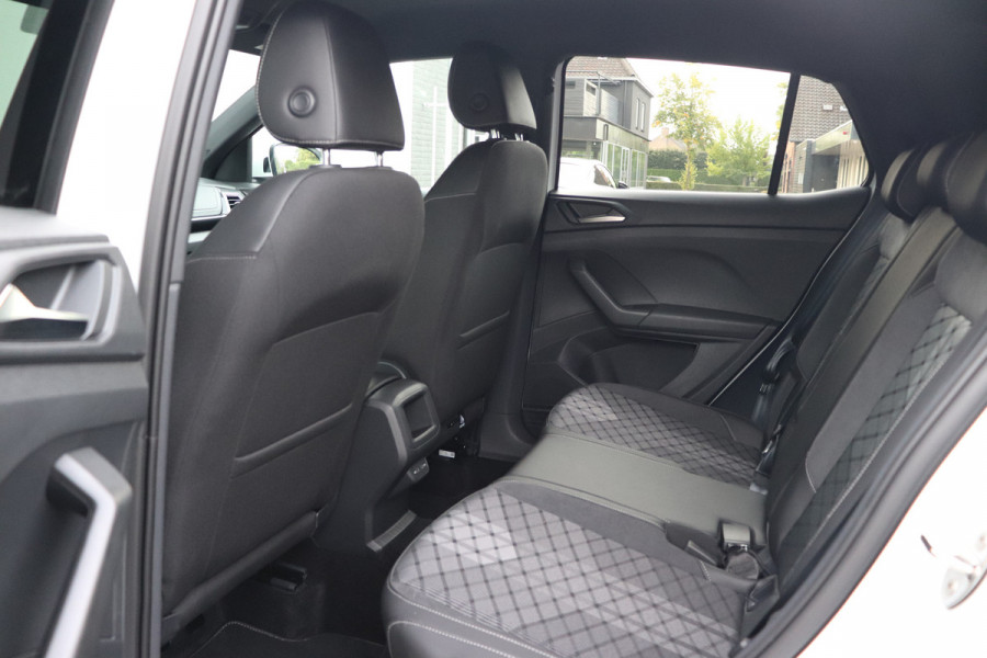 Volkswagen T-Cross 1.0 TSI R-Line DSG IQ Matrix ACC PDC