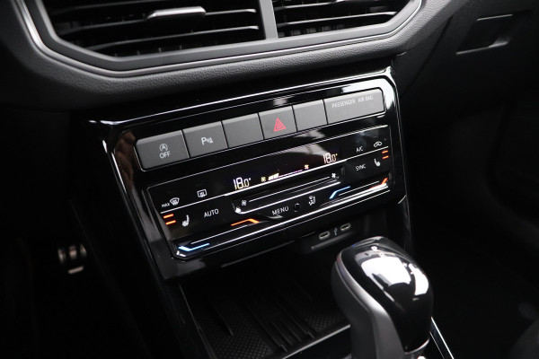 Volkswagen T-Cross 1.0 TSI R-Line DSG IQ Matrix ACC PDC
