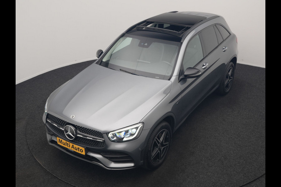 Mercedes-Benz GLC 300e 4MATIC Business Solution AMG PHEV 313pk Dealer O.H. | Trekhaak Af Fabriek | Panodak | Multi Beam LED | Alcantara Sportstoelen Verwarmd | Blis | Camera | Keyless | Sfeerverlichting | Apple Carplay | Navigatie | DAB | Cruise Control | Plug In Hybrid |