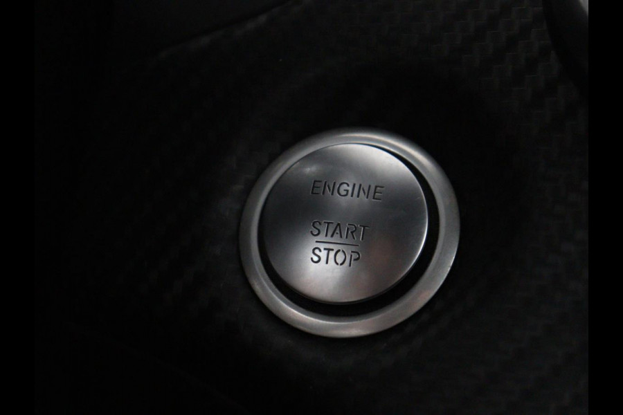 Mercedes-Benz A-Klasse 180 Business Solution AMG | Leder/alcantara | Stoelverwarming | Cruise control | Navigatie | Bluetooth | Camera | Park assist | Trekhaak