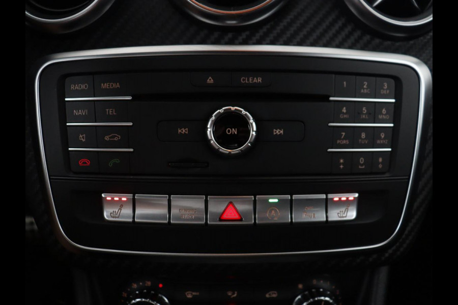Mercedes-Benz A-Klasse 180 Business Solution AMG | Leder/alcantara | Stoelverwarming | Cruise control | Navigatie | Bluetooth | Camera | Park assist | Trekhaak