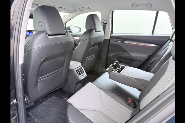 Škoda ENYAQ iV 80 204PK Chrystal Face Sport Pakket Trekhaak SOH 91% Stoel+Stuurverwarming 3-Zone Ecc Camera Apple Carplay Android Auto Navi Led Matrix Rijstrooksensor Isofix Keyless 1.000KG Trekgewicht Origineel Nederlandse Auto