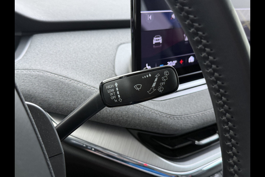 Škoda ENYAQ iV 80 204PK Chrystal Face Sport Pakket Trekhaak SOH 91% Stoel+Stuurverwarming 3-Zone Ecc Camera Apple Carplay Android Auto Navi Led Matrix Rijstrooksensor Isofix Keyless 1.000KG Trekgewicht Origineel Nederlandse Auto