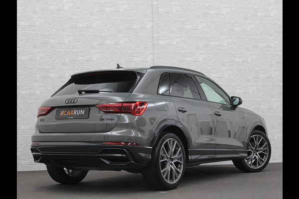 Audi Q3 35 TFSI S-Line | ACC | Trekhaak | Leder | Sportstoelen | Matrix-LED | Standkachel | Sfeerverlichting | Uniek Interieur | Carplay | 20 inch | Audi-Sound | Getint Glas | Lane-Assist | Stoelverwarming | Virtual-Cockpit | Dodehoek |