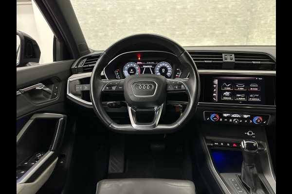 Audi Q3 35 TFSI S-Line | ACC | Trekhaak | Leder | Sportstoelen | Matrix-LED | Standkachel | Sfeerverlichting | Uniek Interieur | Carplay | 20 inch | Audi-Sound | Getint Glas | Lane-Assist | Stoelverwarming | Virtual-Cockpit | Dodehoek |