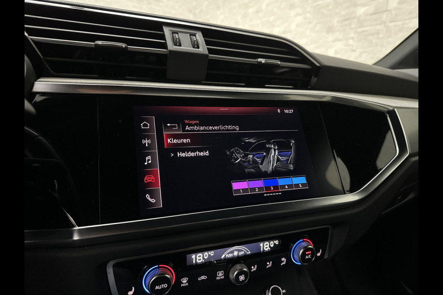 Audi Q3 35 TFSI S-Line | ACC | Trekhaak | Leder | Sportstoelen | Matrix-LED | Standkachel | Sfeerverlichting | Uniek Interieur | Carplay | 20 inch | Audi-Sound | Getint Glas | Lane-Assist | Stoelverwarming | Virtual-Cockpit | Dodehoek |