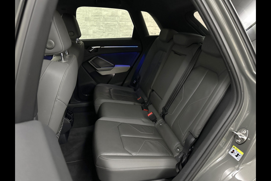 Audi Q3 35 TFSI S-Line | ACC | Trekhaak | Leder | Sportstoelen | Matrix-LED | Standkachel | Sfeerverlichting | Uniek Interieur | Carplay | 20 inch | Audi-Sound | Getint Glas | Lane-Assist | Stoelverwarming | Virtual-Cockpit | Dodehoek |