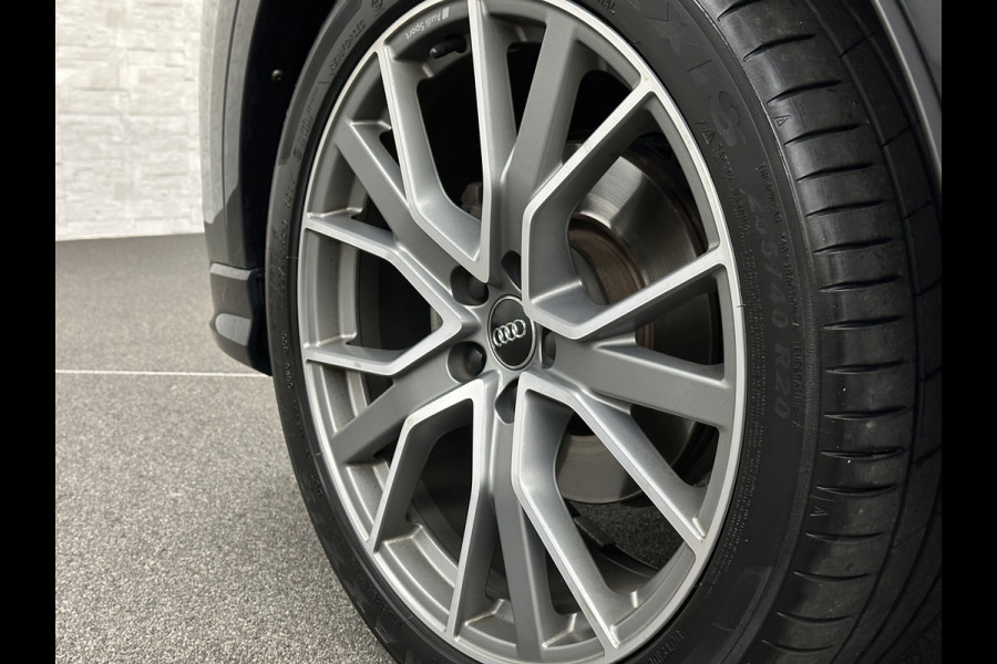 Audi Q3 35 TFSI S-Line | ACC | Trekhaak | Leder | Sportstoelen | Matrix-LED | Standkachel | Sfeerverlichting | Uniek Interieur | Carplay | 20 inch | Audi-Sound | Getint Glas | Lane-Assist | Stoelverwarming | Virtual-Cockpit | Dodehoek |
