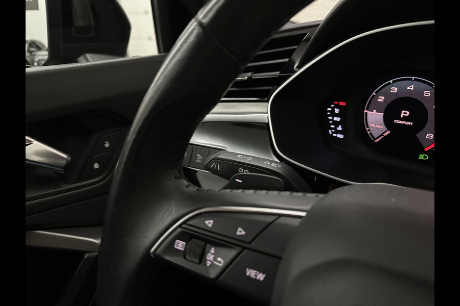 Audi Q3 35 TFSI S-Line | ACC | Trekhaak | Leder | Sportstoelen | Matrix-LED | Standkachel | Sfeerverlichting | Uniek Interieur | Carplay | 20 inch | Audi-Sound | Getint Glas | Lane-Assist | Stoelverwarming | Virtual-Cockpit | Dodehoek |
