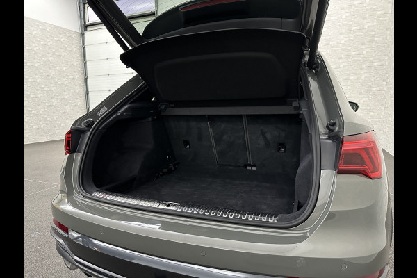 Audi Q3 35 TFSI S-Line | ACC | Trekhaak | Leder | Sportstoelen | Matrix-LED | Standkachel | Sfeerverlichting | Uniek Interieur | Carplay | 20 inch | Audi-Sound | Getint Glas | Lane-Assist | Stoelverwarming | Virtual-Cockpit | Dodehoek |
