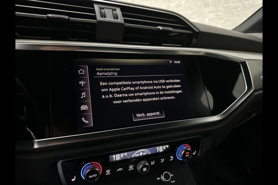 Audi Q3 35 TFSI S-Line | ACC | Trekhaak | Leder | Sportstoelen | Matrix-LED | Standkachel | Sfeerverlichting | Uniek Interieur | Carplay | 20 inch | Audi-Sound | Getint Glas | Lane-Assist | Stoelverwarming | Virtual-Cockpit | Dodehoek |