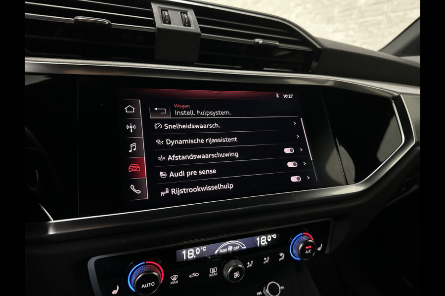 Audi Q3 35 TFSI S-Line | ACC | Trekhaak | Leder | Sportstoelen | Matrix-LED | Standkachel | Sfeerverlichting | Uniek Interieur | Carplay | 20 inch | Audi-Sound | Getint Glas | Lane-Assist | Stoelverwarming | Virtual-Cockpit | Dodehoek |
