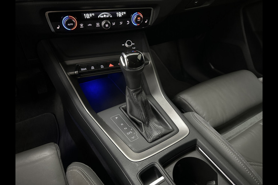 Audi Q3 35 TFSI S-Line | ACC | Trekhaak | Leder | Sportstoelen | Matrix-LED | Standkachel | Sfeerverlichting | Uniek Interieur | Carplay | 20 inch | Audi-Sound | Getint Glas | Lane-Assist | Stoelverwarming | Virtual-Cockpit | Dodehoek |