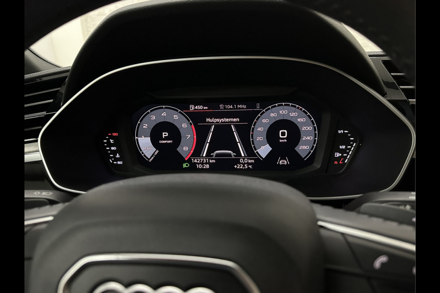 Audi Q3 35 TFSI S-Line | ACC | Trekhaak | Leder | Sportstoelen | Matrix-LED | Standkachel | Sfeerverlichting | Uniek Interieur | Carplay | 20 inch | Audi-Sound | Getint Glas | Lane-Assist | Stoelverwarming | Virtual-Cockpit | Dodehoek |
