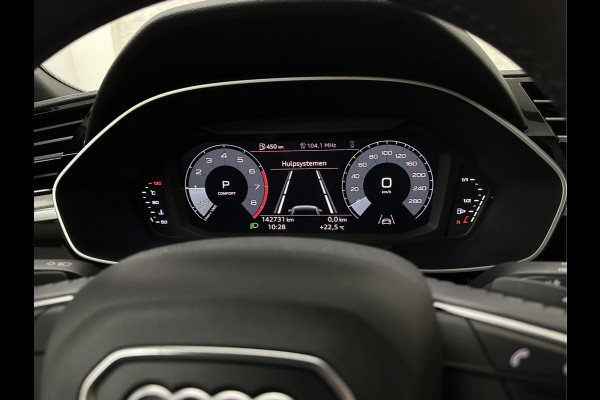 Audi Q3 35 TFSI S-Line | ACC | Trekhaak | Leder | Sportstoelen | Matrix-LED | Standkachel | Sfeerverlichting | Uniek Interieur | Carplay | 20 inch | Audi-Sound | Getint Glas | Lane-Assist | Stoelverwarming | Virtual-Cockpit | Dodehoek |