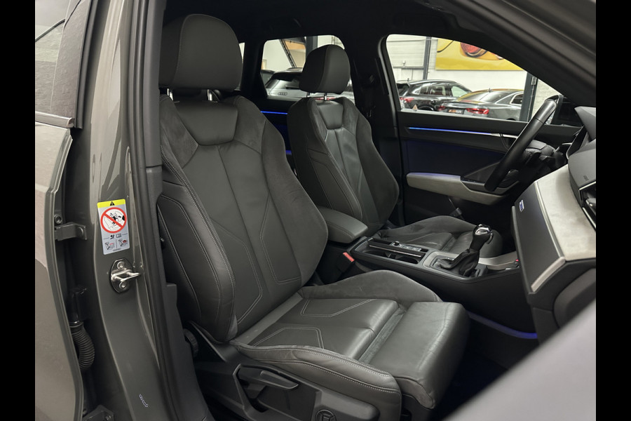 Audi Q3 35 TFSI S-Line | ACC | Trekhaak | Leder | Sportstoelen | Matrix-LED | Standkachel | Sfeerverlichting | Uniek Interieur | Carplay | 20 inch | Audi-Sound | Getint Glas | Lane-Assist | Stoelverwarming | Virtual-Cockpit | Dodehoek |