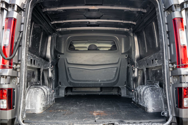 Nissan NV300 1.6 dci 125PK L2H1 | DC 6-Zits | Camera | Cruise | Airco | Trekhaak