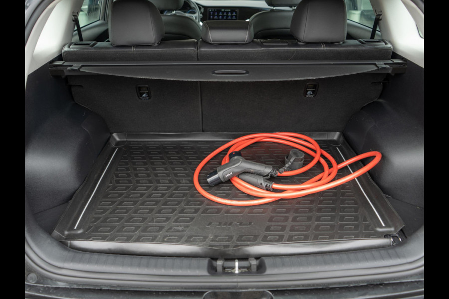 Kia e-Niro DynamicLine 64 kWh | Trekhaak | 3 Fase | Adaptieve Cruise Control | Navigatie | Carplay | Parkeersensoren | Achteruitrijcamera |