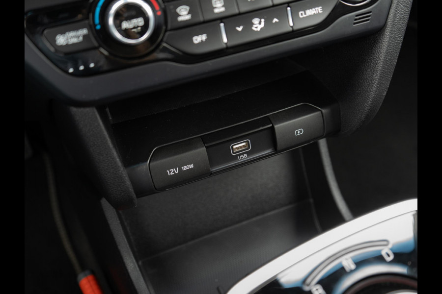 Kia e-Niro DynamicLine 64 kWh | Trekhaak | 3 Fase | Adaptieve Cruise Control | Navigatie | Carplay | Parkeersensoren | Achteruitrijcamera |