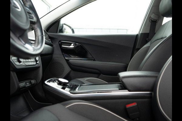 Kia e-Niro DynamicLine 64 kWh | Trekhaak | 3 Fase | Adaptieve Cruise Control | Navigatie | Carplay | Parkeersensoren | Achteruitrijcamera |