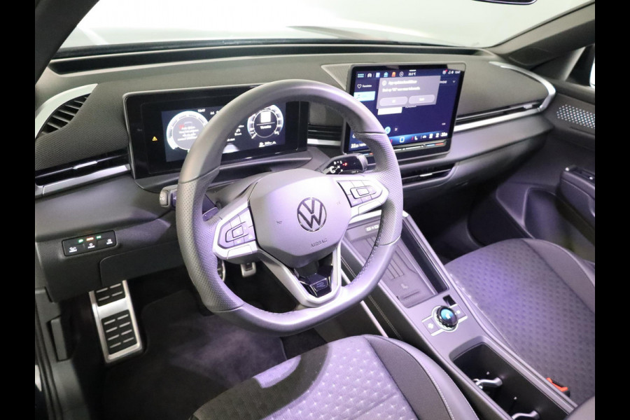 Volkswagen T-Roc 1.5 eTsi R-Line 150 pk Automaat (DSG) | Navigatie | Parkeersensoren (Park assist) | Achteruitrijcamera | Matrix LED koplampen | Keyless | R-Line |