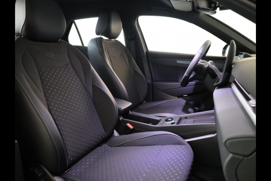 Volkswagen T-Roc 1.5 eTsi R-Line 150 pk Automaat (DSG) | Navigatie | Parkeersensoren (Park assist) | Achteruitrijcamera | Matrix LED koplampen | Keyless | R-Line |