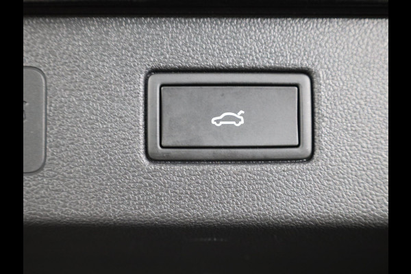 Volkswagen T-Roc 1.5 eTsi R-Line 150 pk Automaat (DSG) | Navigatie | Parkeersensoren (Park assist) | Achteruitrijcamera | Matrix LED koplampen | Keyless | R-Line |