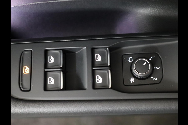 Volkswagen T-Roc 1.5 eTsi R-Line 150 pk Automaat (DSG) | Navigatie | Parkeersensoren (Park assist) | Achteruitrijcamera | Matrix LED koplampen | Keyless | R-Line |
