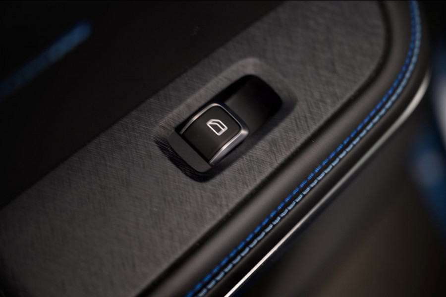 Lynk & Co 01 1.5 261PK Plug-in Hybrid *BLACK PAKKET* 360 Camera Pano/dak Apple/Carplay Adaptive/Cruise