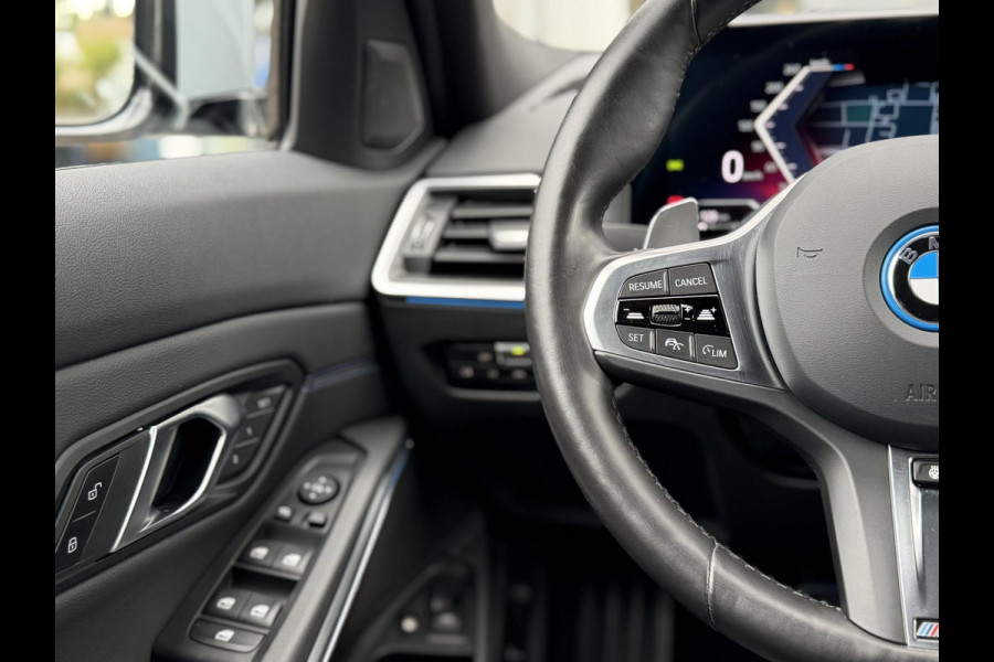 BMW 3 Serie Touring 330e xDrive M-Sport Pro |Pano|Driving Ass Prof|Innovation|360Cam|19"|