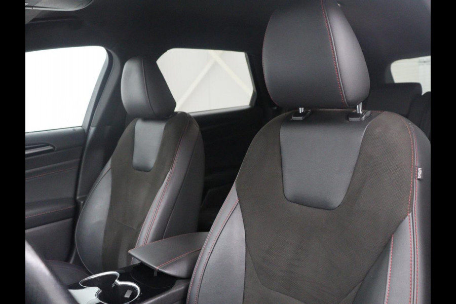 Ford Mondeo Wagon 2.0 IVCT HEV Vignale | Leder/alcantara | Memory | Cruise control | Dodehoek detectie | Stuur/stoel verwarming | Achterbank verwarming | Carplay | Camera | Park assist | Elektrische achterklep