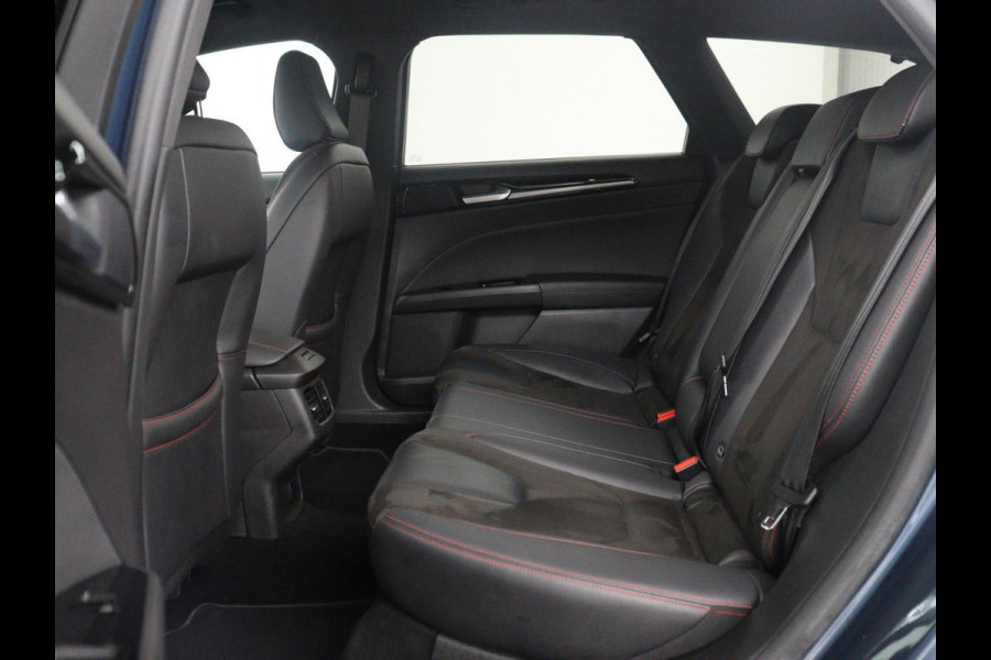 Ford Mondeo Wagon 2.0 IVCT HEV Vignale | Leder/alcantara | Memory | Cruise control | Dodehoek detectie | Stuur/stoel verwarming | Achterbank verwarming | Carplay | Camera | Park assist | Elektrische achterklep
