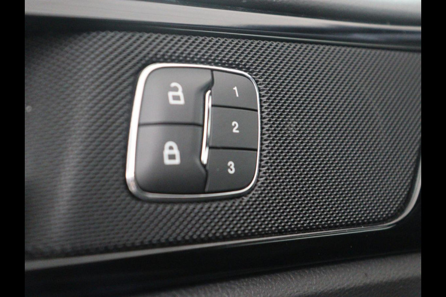 Ford Mondeo Wagon 2.0 IVCT HEV Vignale | Leder/alcantara | Memory | Cruise control | Dodehoek detectie | Stuur/stoel verwarming | Achterbank verwarming | Carplay | Camera | Park assist | Elektrische achterklep