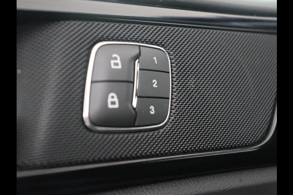 Ford Mondeo Wagon 2.0 IVCT HEV Vignale | Leder/alcantara | Memory | Cruise control | Dodehoek detectie | Stuur/stoel verwarming | Achterbank verwarming | Carplay | Camera | Park assist | Elektrische achterklep