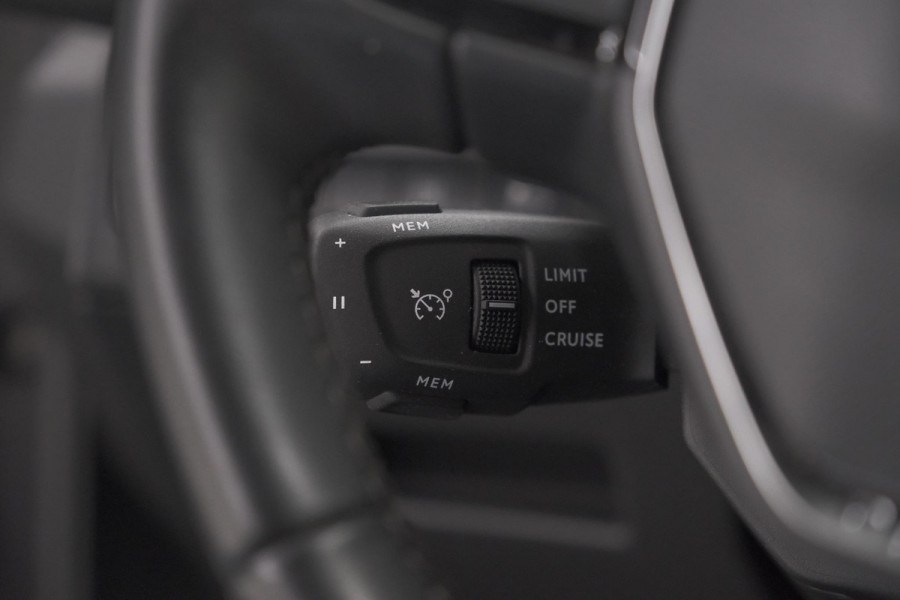 Peugeot 3008 1.6 HYbrid 225 Allure | Camera | Dodehoekdetectie | Navigatie | Apple Carplay