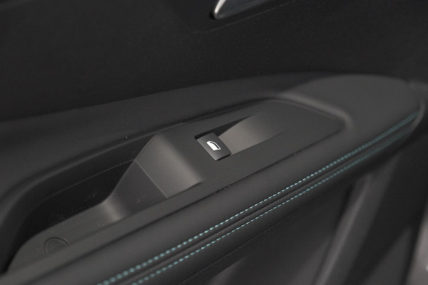 Peugeot 3008 1.6 HYbrid 225 Allure | Camera | Dodehoekdetectie | Navigatie | Apple Carplay