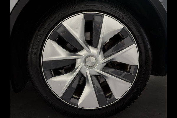 Tesla Model Y Long Range AWD 75 kWh | ACC | Stoelen verwarmd | Keyless