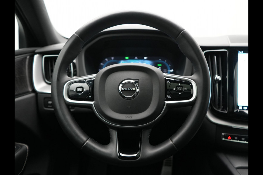 Volvo XC60 T6 AWD R-Design PHEV 340pk Dealer O.H. | Panodak | Adaptive Cruise | Head Up | 360 Camera | Harman / Kardon | Lederen Sportstoelen Memory & Verwarmd | Stuur Verwarmd | Google Assistent | Keyless | Apple Carplay | Navigatie | DAB | Plug In Hybrid |