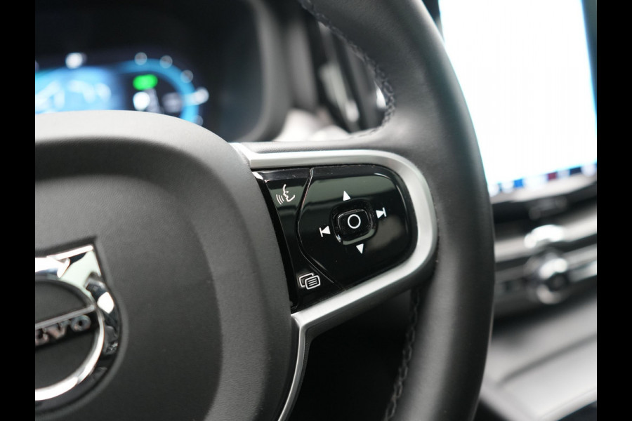 Volvo XC60 T6 AWD R-Design PHEV 340pk Dealer O.H. | Panodak | Adaptive Cruise | Head Up | 360 Camera | Harman / Kardon | Lederen Sportstoelen Memory & Verwarmd | Stuur Verwarmd | Google Assistent | Keyless | Apple Carplay | Navigatie | DAB | Plug In Hybrid |