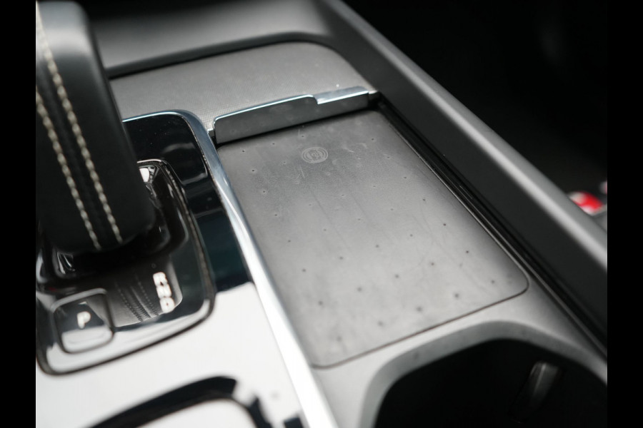Volvo XC60 T6 AWD R-Design PHEV 340pk Dealer O.H. | Panodak | Adaptive Cruise | Head Up | 360 Camera | Harman / Kardon | Lederen Sportstoelen Memory & Verwarmd | Stuur Verwarmd | Google Assistent | Keyless | Apple Carplay | Navigatie | DAB | Plug In Hybrid |