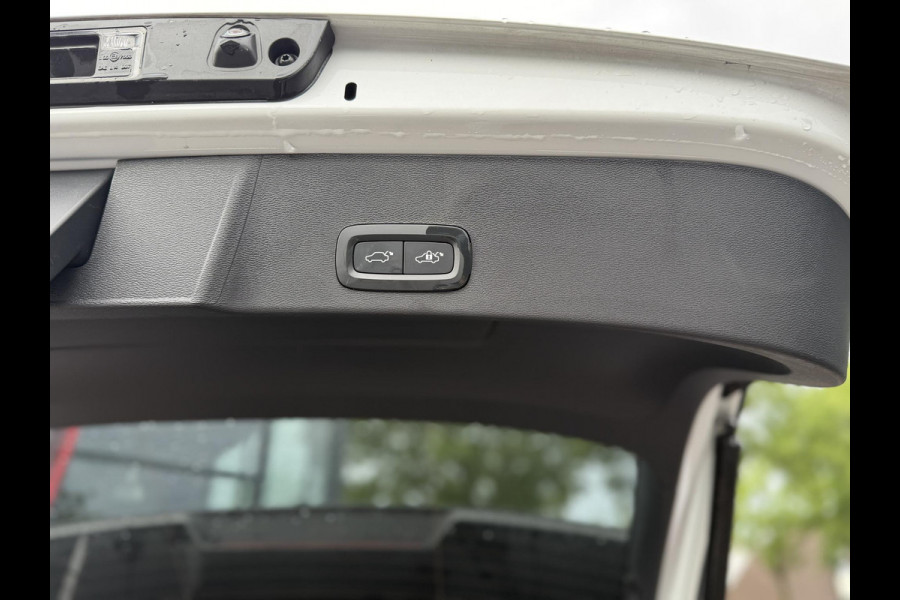 Volvo XC40 Single Motor Plus 69 kWh SOH 93% | ELEKTRISCHE KOFFERBAK | VOLVO DEALER ONDERHOUDEN | ADAPTIVE CRUISE CONTROL | STOEL- + STUURWIELVERWARMING | CAMERA | ALL-IN PRIJS INCL. 12 MND BOVAG GARANTIE