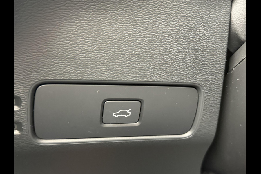 Volvo XC40 Single Motor Plus 69 kWh SOH 93% | ELEKTRISCHE KOFFERBAK | VOLVO DEALER ONDERHOUDEN | ADAPTIVE CRUISE CONTROL | STOEL- + STUURWIELVERWARMING | CAMERA | ALL-IN PRIJS INCL. 12 MND BOVAG GARANTIE