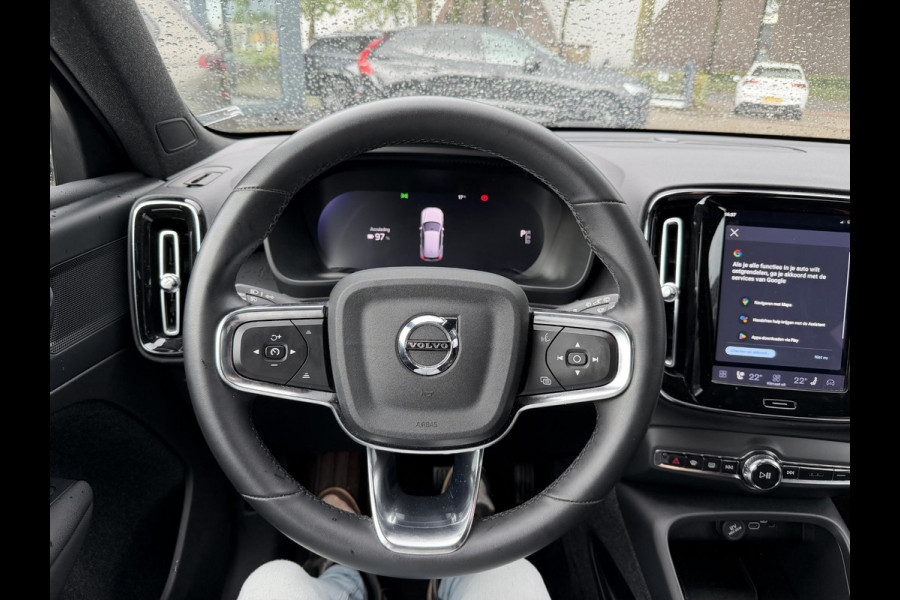 Volvo XC40 Single Motor Plus 69 kWh SOH 93% | ELEKTRISCHE KOFFERBAK | VOLVO DEALER ONDERHOUDEN | ADAPTIVE CRUISE CONTROL | STOEL- + STUURWIELVERWARMING | CAMERA | ALL-IN PRIJS INCL. 12 MND BOVAG GARANTIE