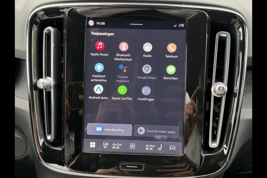 Volvo XC40 Single Motor Plus 69 kWh SOH 93% | ELEKTRISCHE KOFFERBAK | VOLVO DEALER ONDERHOUDEN | ADAPTIVE CRUISE CONTROL | STOEL- + STUURWIELVERWARMING | CAMERA | ALL-IN PRIJS INCL. 12 MND BOVAG GARANTIE