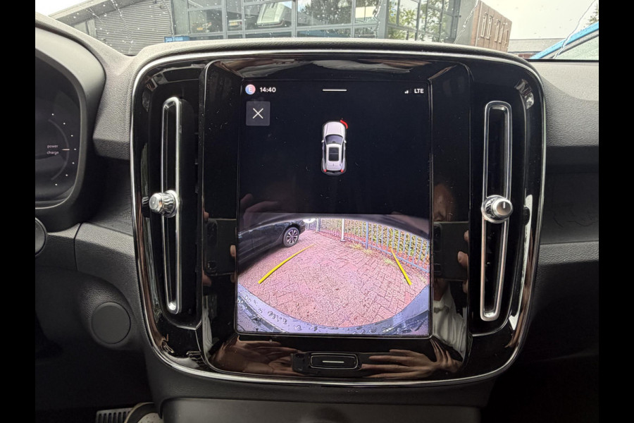 Volvo XC40 Single Motor Plus 69 kWh SOH 93% | ELEKTRISCHE KOFFERBAK | VOLVO DEALER ONDERHOUDEN | ADAPTIVE CRUISE CONTROL | STOEL- + STUURWIELVERWARMING | CAMERA | ALL-IN PRIJS INCL. 12 MND BOVAG GARANTIE