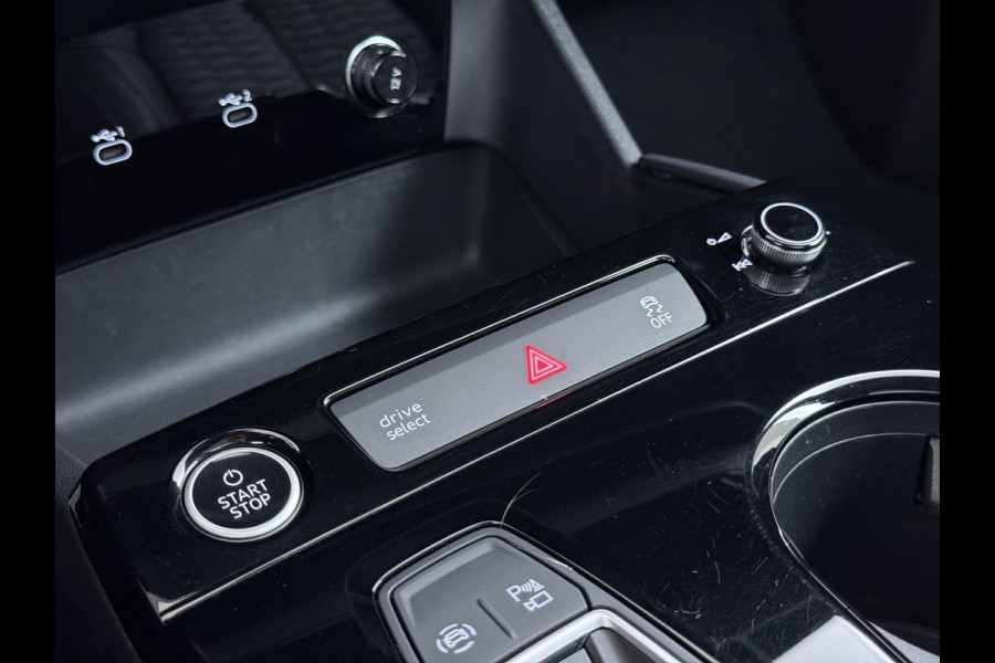Audi Q6 e-tron Launch edition 83 kWh ELEK. TREKHAAK | STOEL VERWARMING VOOR EN ACHTER | KEYLESS | 360 CAMERA | STUURVERWARMING | FABRIEKS GARANTIE TM 01-08-2027 |