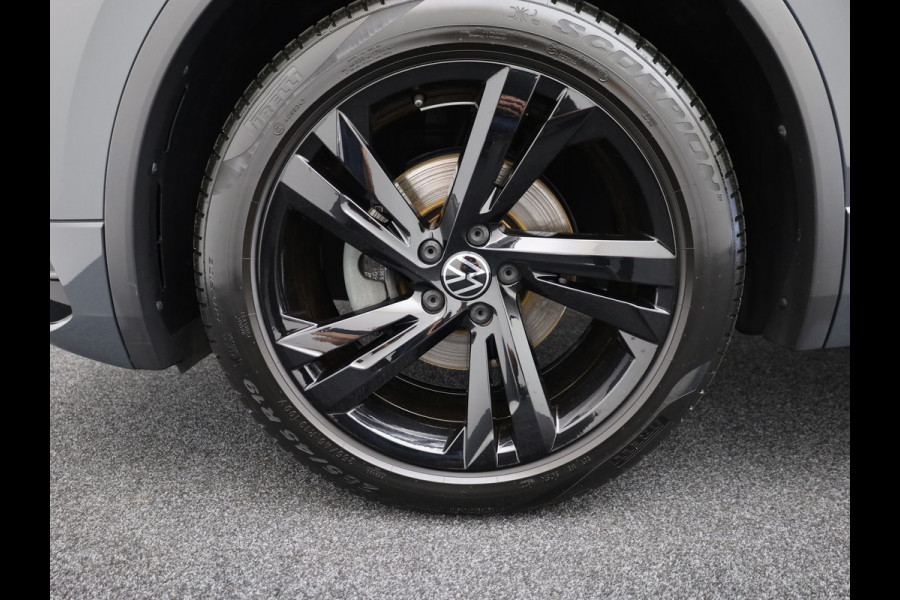 Volkswagen Tiguan 1.5 TSI R-Line Business+ | Panodak | Standkachel | Keyless | IQ Light | Black Style | Elk. A-klep | Prijs Rijklaar !!
