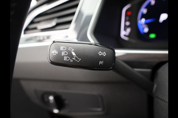 Volkswagen Tiguan 1.5 TSI R-Line Business+ | Panodak | Standkachel | Keyless | IQ Light | Black Style | Elk. A-klep | Prijs Rijklaar !!